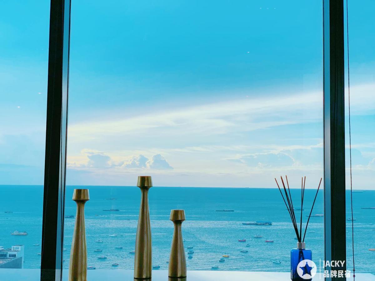 The Base Seaview Holiday Inn Патая Екстериор снимка