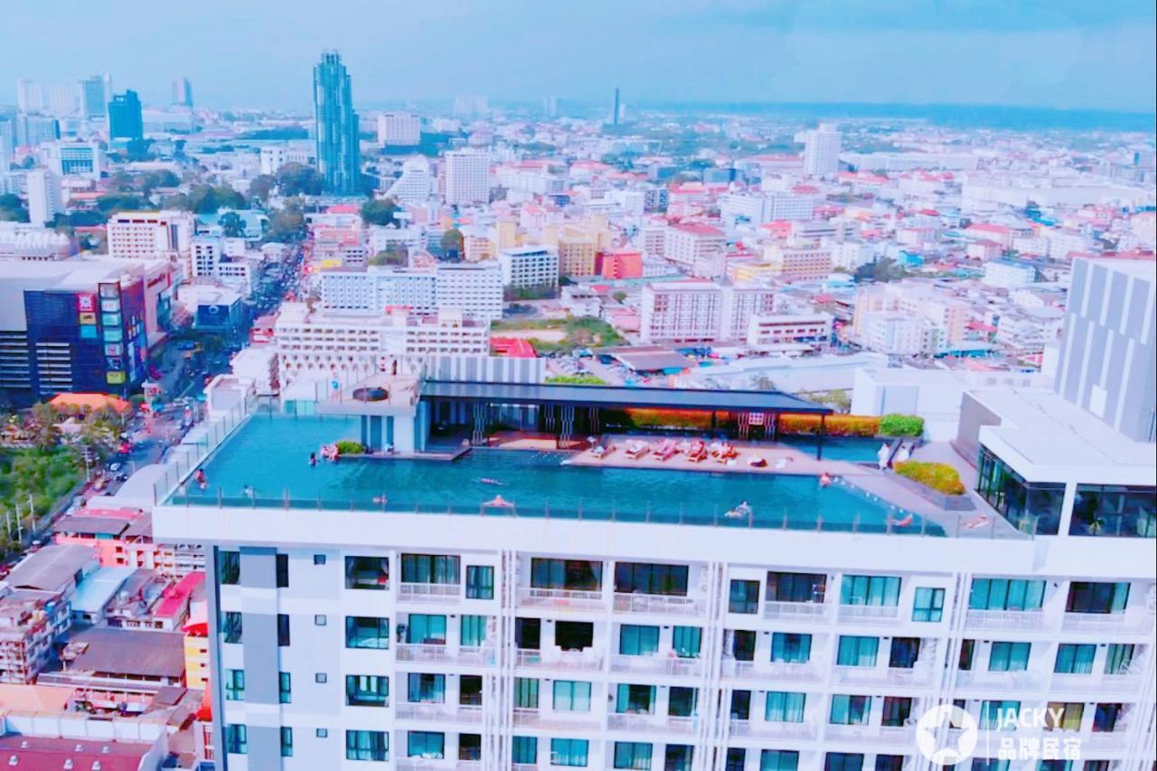 The Base Seaview Holiday Inn Патая Екстериор снимка