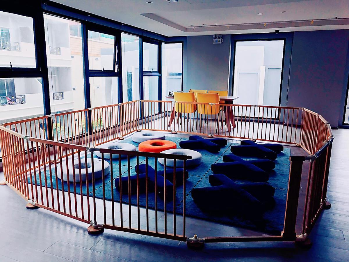 The Base Seaview Holiday Inn Патая Екстериор снимка