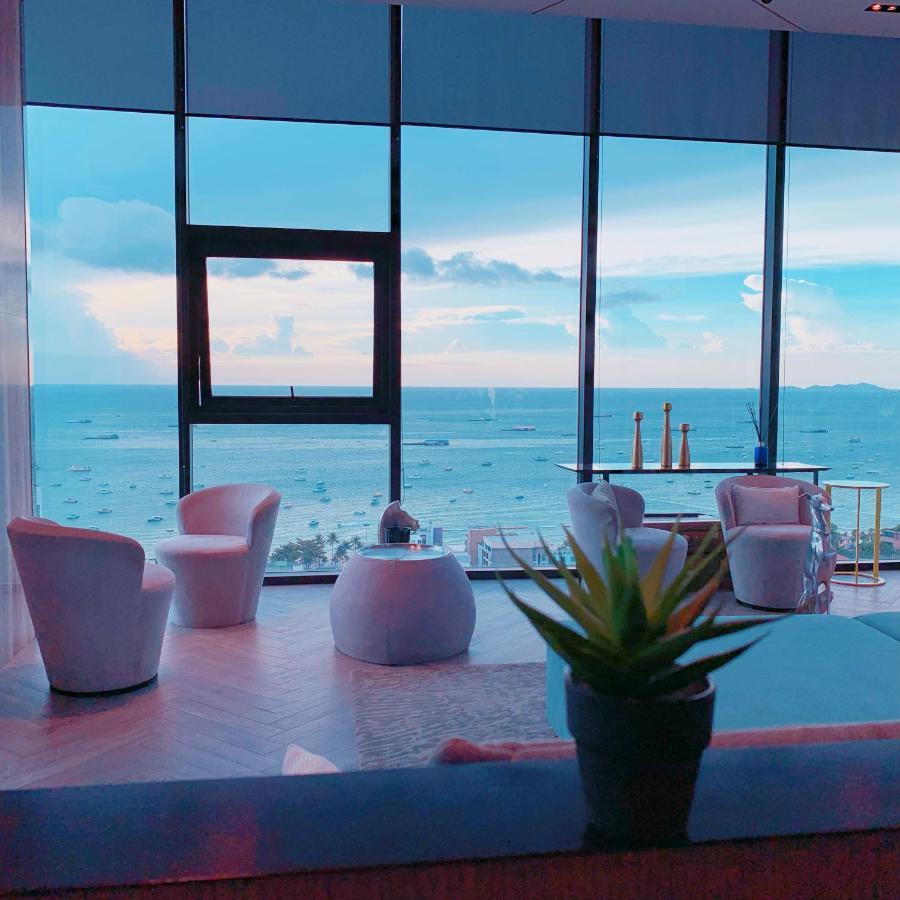The Base Seaview Holiday Inn Патая Екстериор снимка