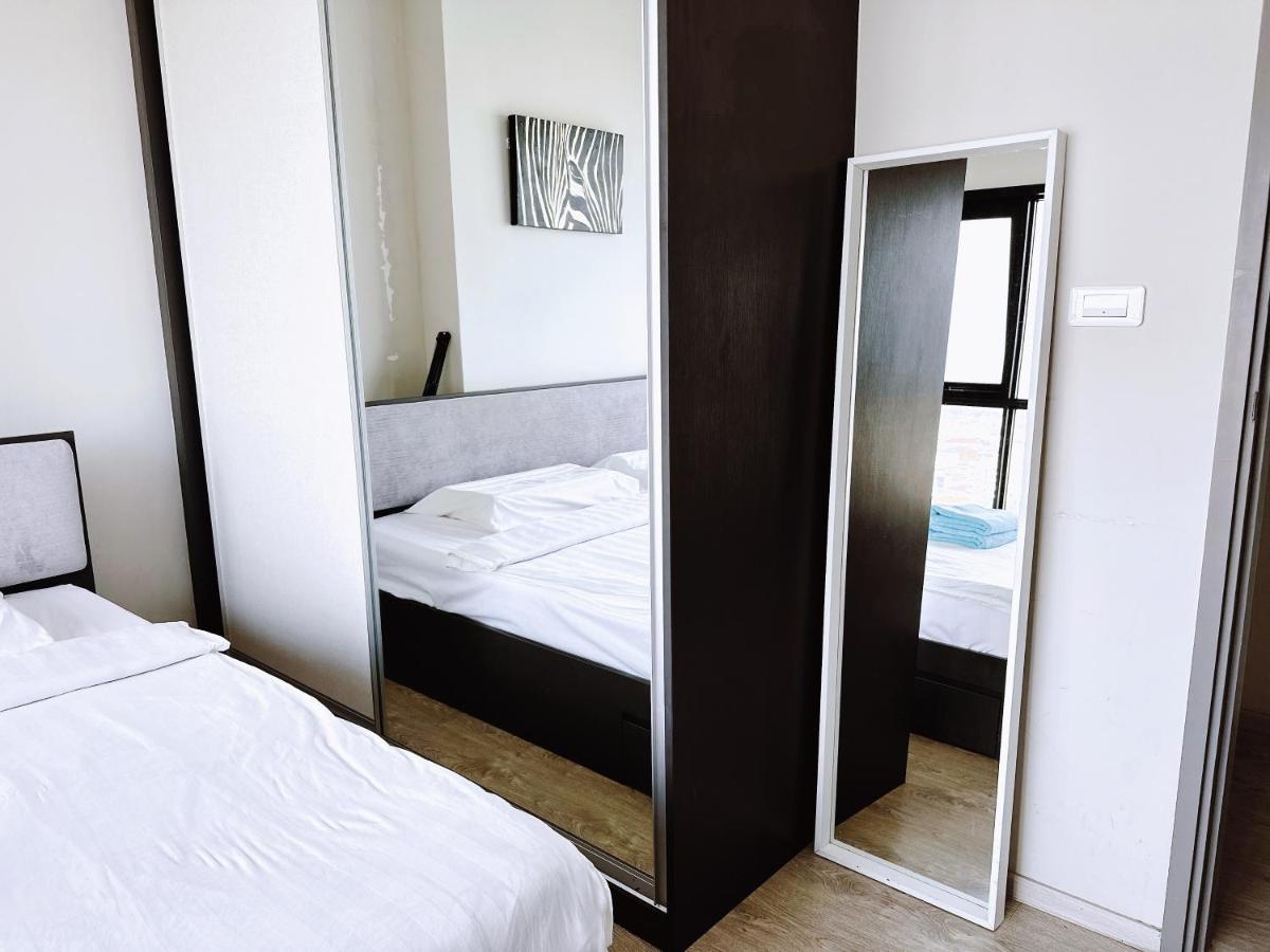 The Base Seaview Holiday Inn Патая Екстериор снимка