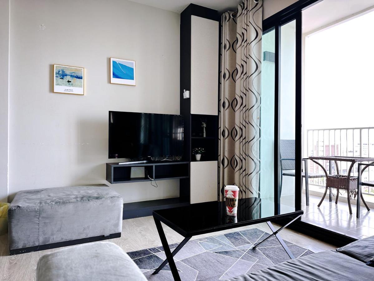 The Base Seaview Holiday Inn Патая Екстериор снимка