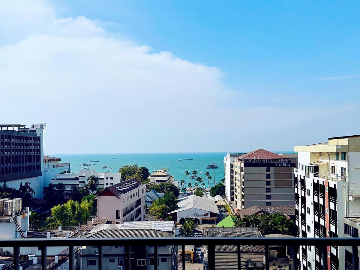 The Base Seaview Holiday Inn Патая Екстериор снимка