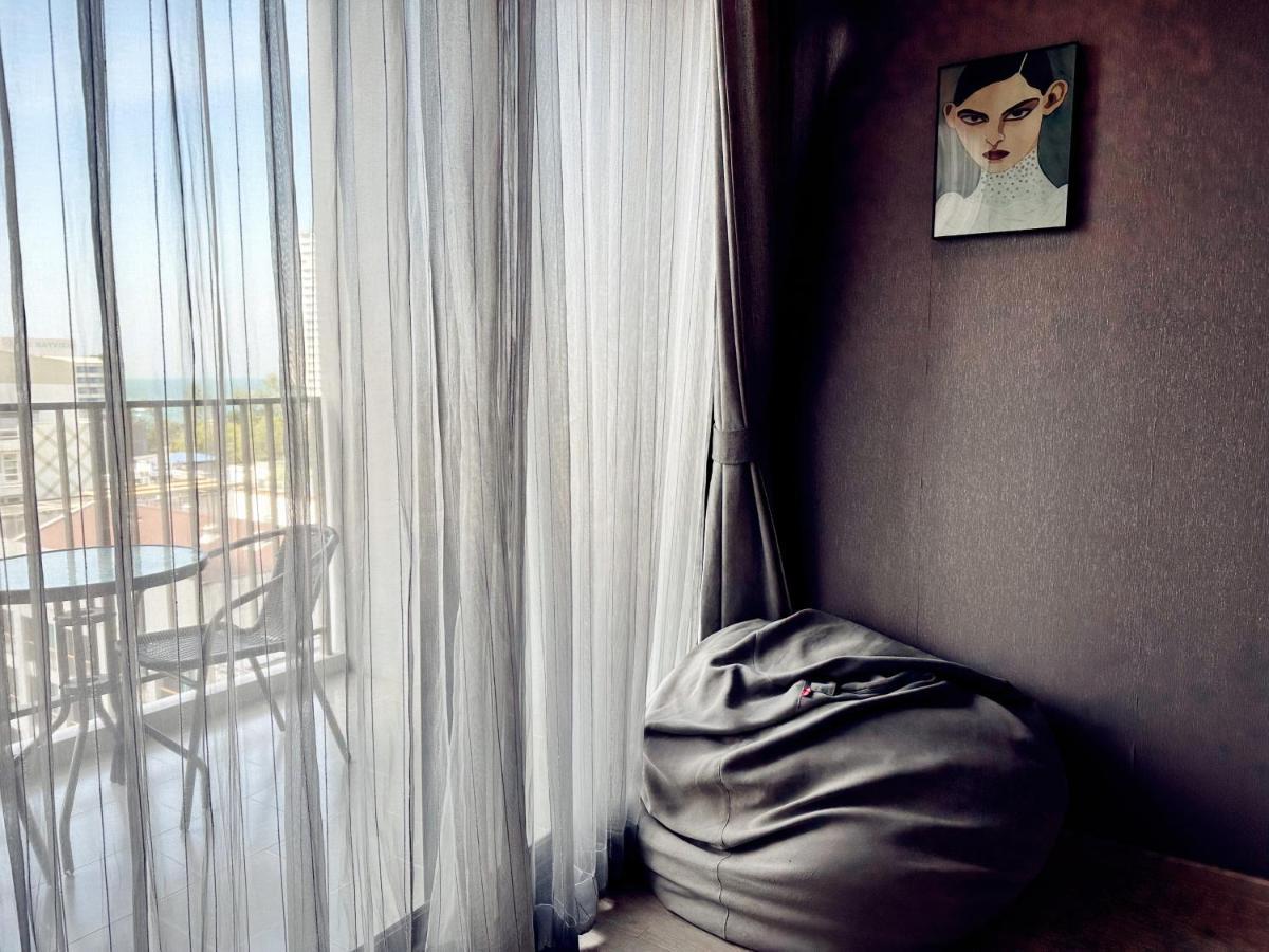 The Base Seaview Holiday Inn Патая Екстериор снимка